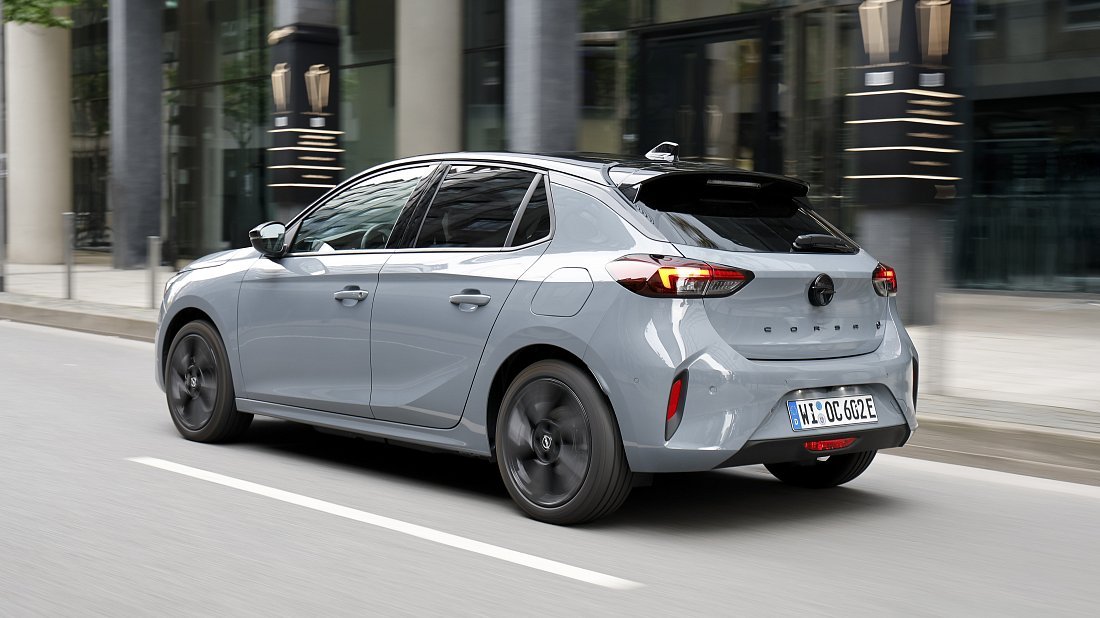 Opel Corsa Electric 51 kWh (2023-…) задняя часть в три четверти, вид в три четверти, диагональ, экстерьер