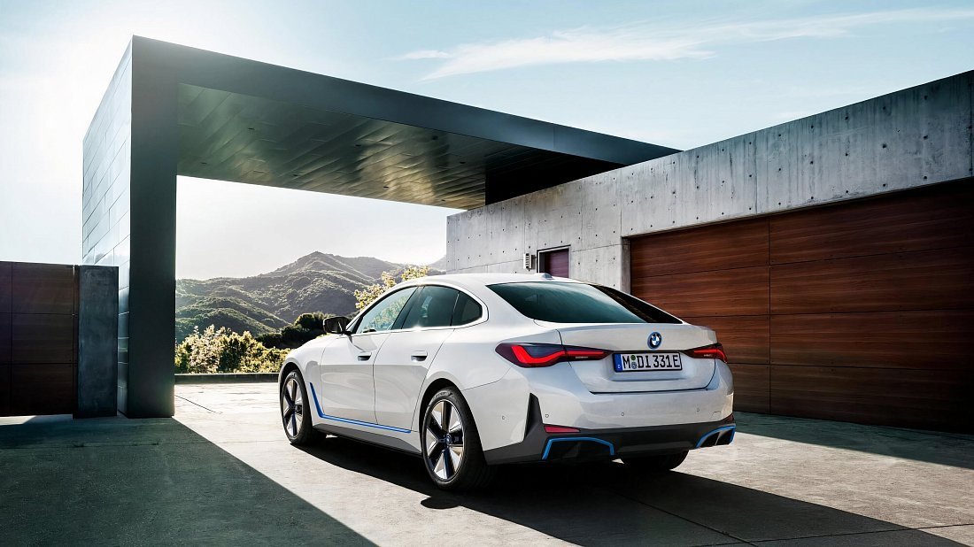 Фото BMW i4 eDrive40 (2021-2024) задняя часть под углом