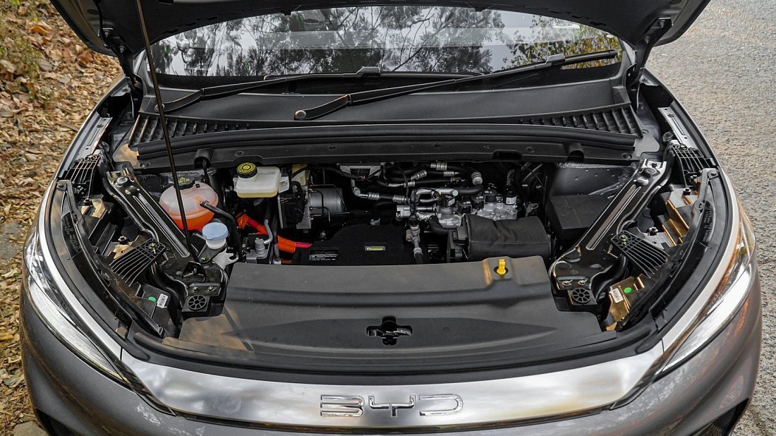 BYD Atto 3 FWD (2022-…) передний багажник (frunk), под капотом, место для хранения, груз, вместимость, дополнительное пространство