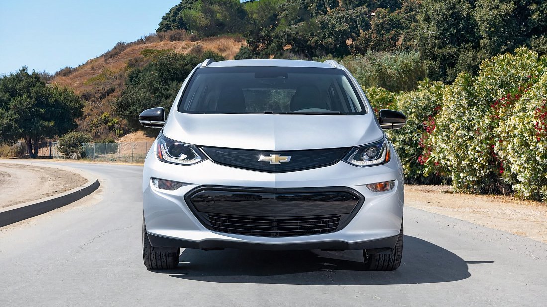 Chevrolet Bolt EV Gen 1 (2017-2019) передняя часть, решетка радиатора, фары, бампер, экстерьер