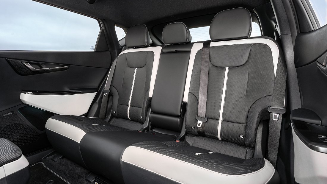 Kia EV6 Standard Range RWD (2024-…) задние сиденья, пассажирские сиденья, пространство для ног, пространство над головой, интерьер