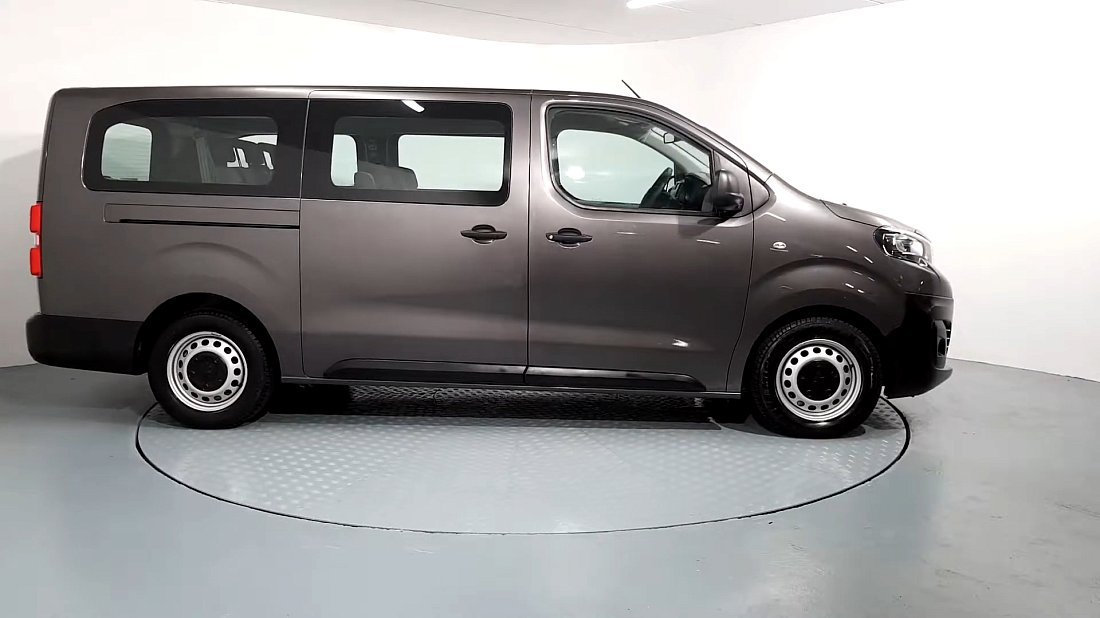 Peugeot e-Expert Combi Standard 75 kWh (2021-2024) вид сбоку, силуэт, двери, колеса, экстерьер