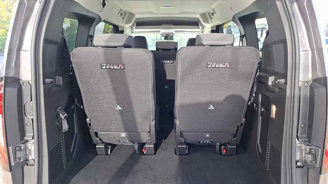 Nissan Townstar Evalia EV L2 (2024-…) багажник, сиденья подняты, грузовое пространство, объем багажника, вместимость багажника, место для хранения