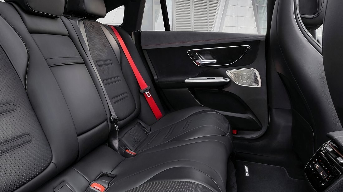 Mercedes EQE AMG 43 4MATIC (2022-…) задние сиденья, пассажирские сиденья, пространство для ног, пространство над головой, интерьер