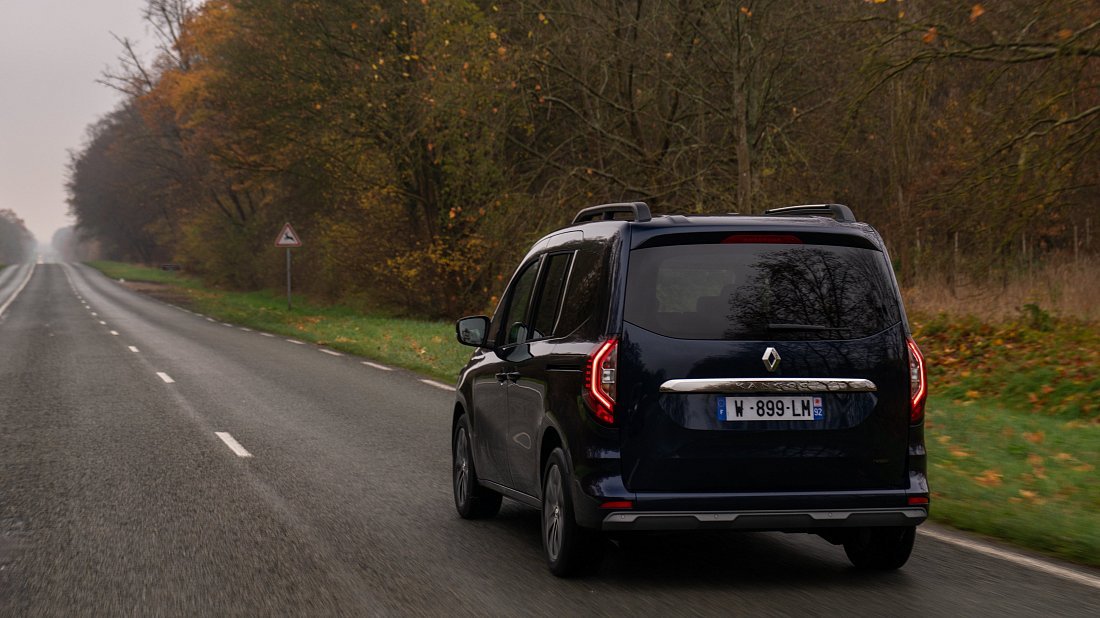 Renault Kangoo E-Tech Electric (2022-…) задняя часть в три четверти, вид в три четверти, диагональ, экстерьер