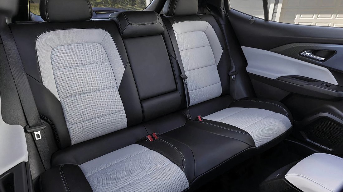 Chevrolet Equinox EV AWD (2024-…) задние сиденья, пассажирские сиденья, пространство для ног, пространство над головой, интерьер