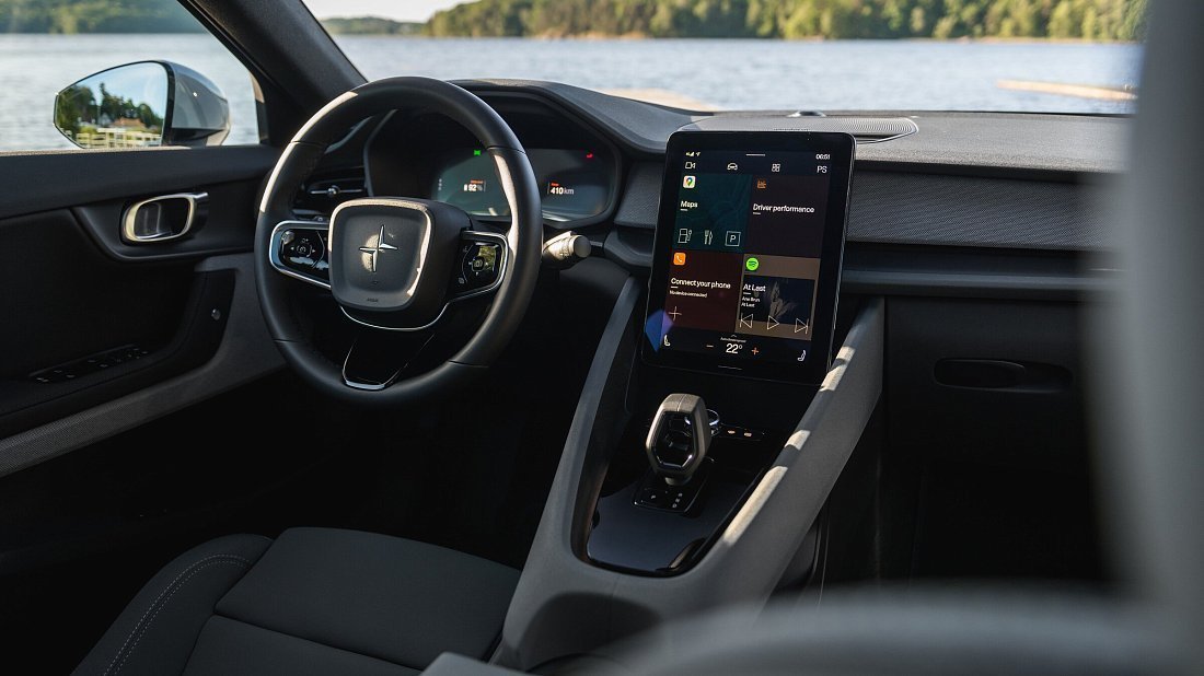 Polestar 2 Standard Range Single Motor (2024-…) интерьер, переднее сиденье, водительское сиденье, приборная панель, рулевое колесо, информационно-развлекательная система, кокпит