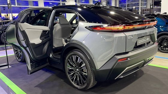 Video: New TOYOTA C-HR+ 2026 - PRACTICALITY test, AC controls & TRUNK SPACE