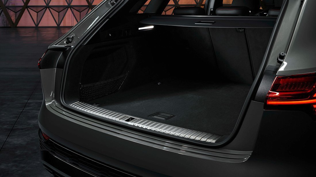 Фото Audi Q8 e-tron 55 quattro (2022-…) багажник