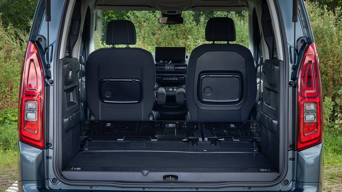 Фото Toyota Proace City Verso Electric L1 52 kWh (2024-...) разложенный багажник