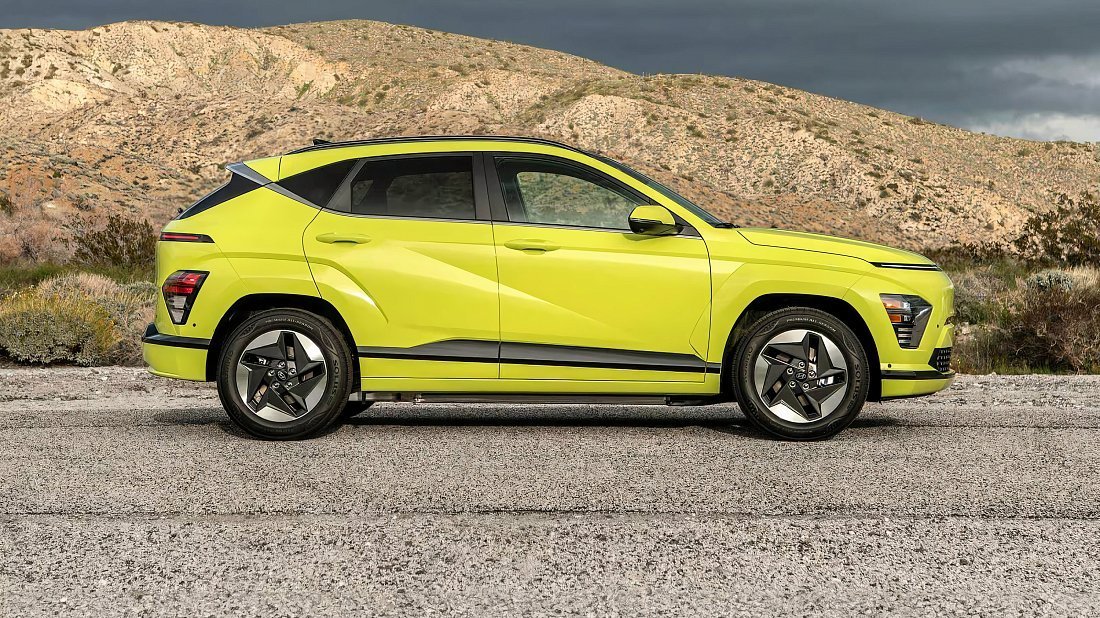 Hyundai Kona Electric Standard Range (2023-…) вид сбоку, силуэт, двери, колеса, экстерьер