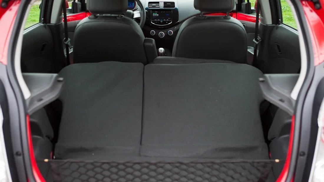 Chevrolet Spark EV 21 kWh (2013-2014) багажник, увеличенный объем, сиденья сложены, максимальный объем, максимальный груз, максимальная вместимость, максимальное пространство для хранения