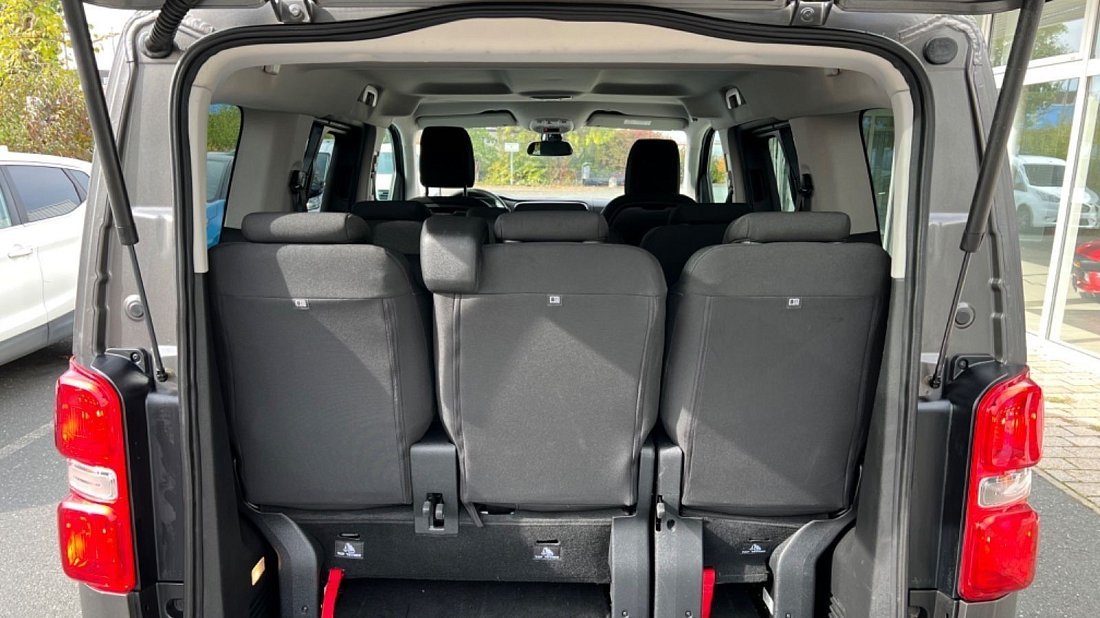 Opel Zafira Electric Life S 50 kWh (2020-2021) багажник, сиденья подняты, грузовое пространство, объем багажника, вместимость багажника, место для хранения