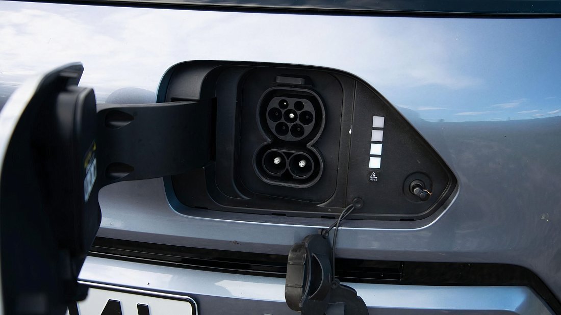 Hyundai Kona Electric Long Range (2023-…) порт для зарядки (Европа), зарядка, разъем, штекер, коннектор