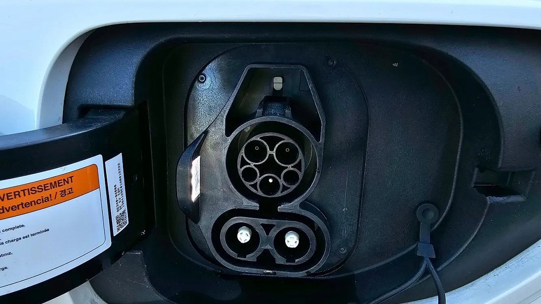 Kia Niro EV Standard Range (2019-2022) порт для зарядки (США), зарядка, разъем, штекер, коннектор