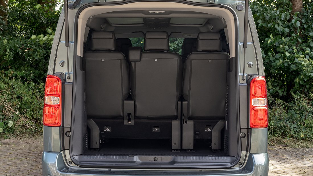 Toyota Proace Verso Electric L1 50 kWh (2024-...) багажник, сиденья подняты, грузовое пространство, объем багажника, вместимость багажника, место для хранения