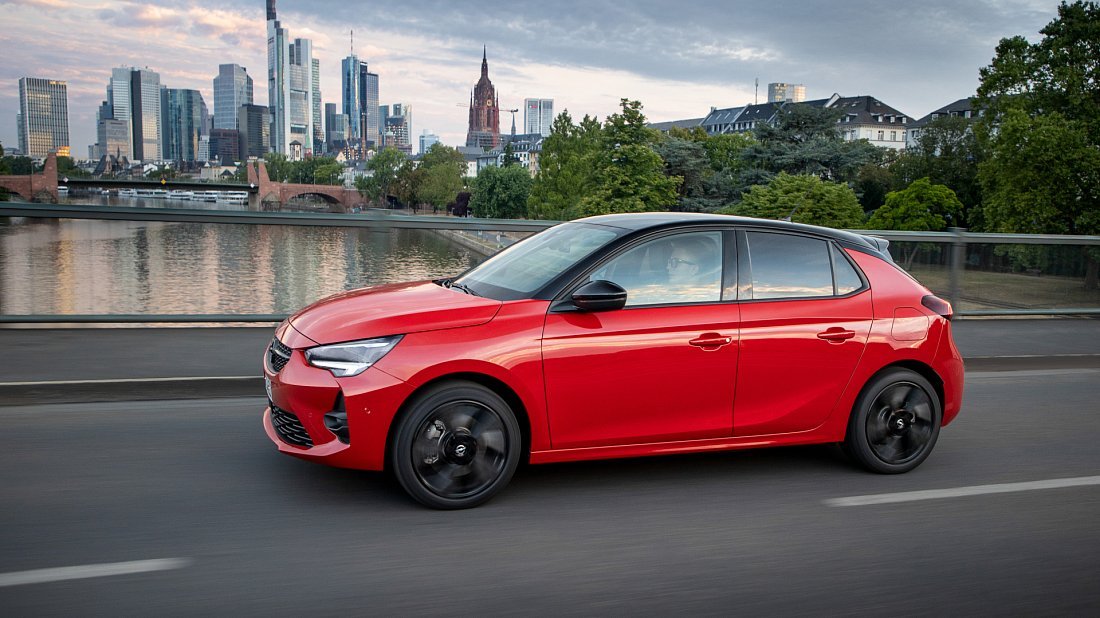 Opel Corsa Electric 50 kWh (2021-2023) вид сбоку, силуэт, двери, колеса, экстерьер