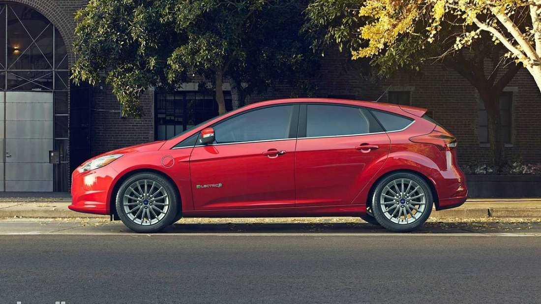 Ford Focus Electric 33 kWh (2017-2018) вид сбоку, силуэт, двери, колеса, экстерьер