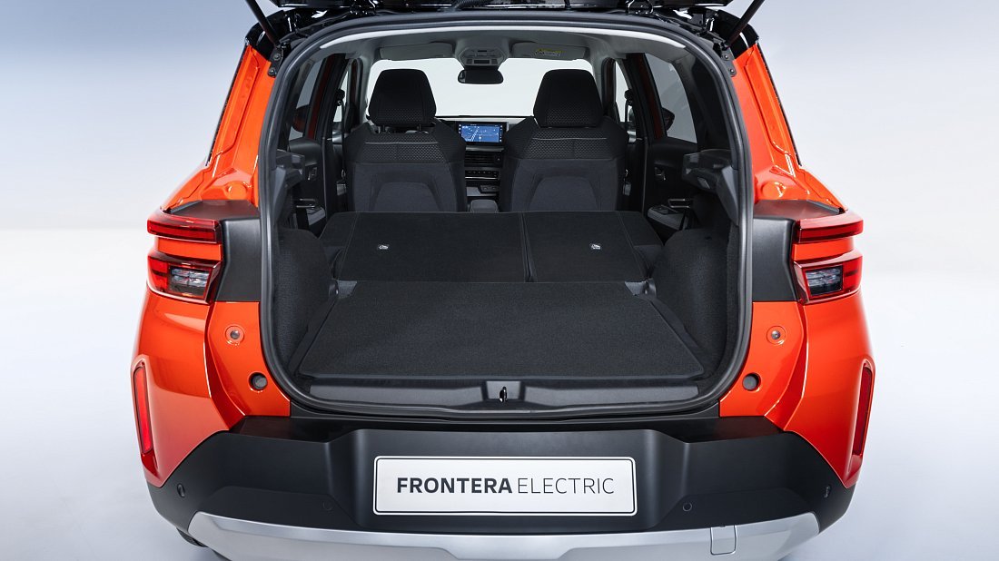 Opel Frontera Electric 44 kWh (2024-…) багажник, увеличенный объем, сиденья сложены, максимальный объем, максимальный груз, максимальная вместимость, максимальное пространство для хранения