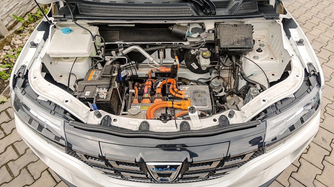 Фото Dacia Spring Electric (2021-2022) передний багажник (frunk)