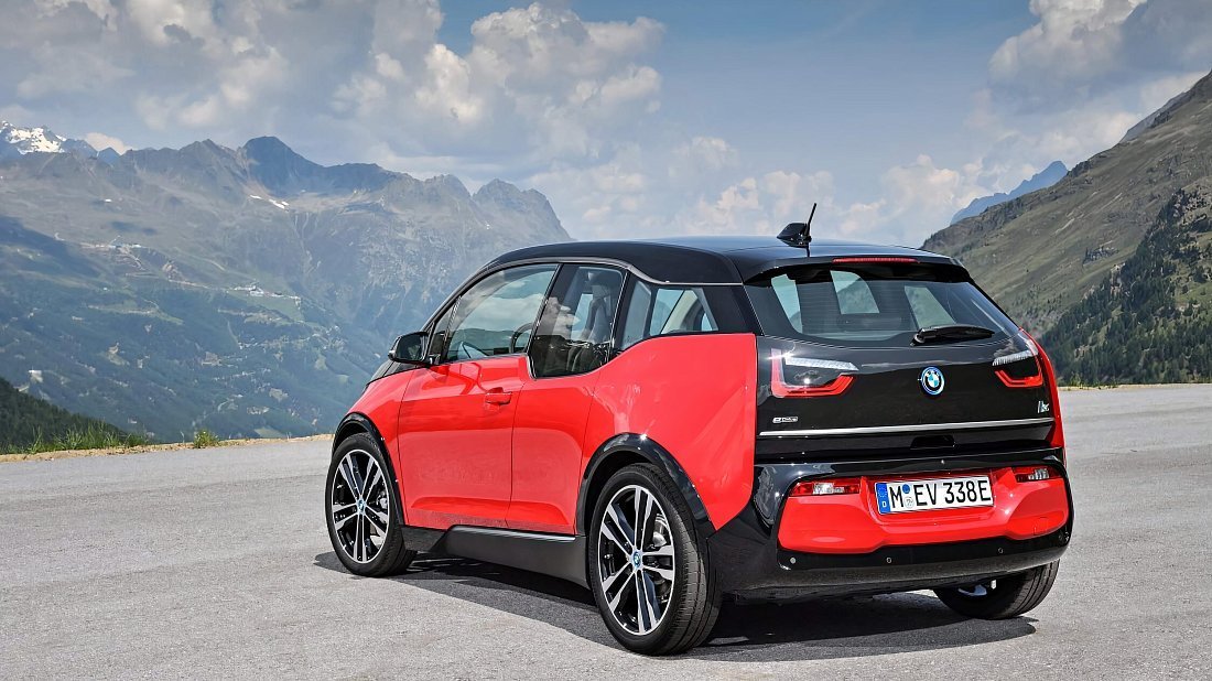 BMW i3s BEV 94 Ah (2017-2018) задняя часть в три четверти, вид в три четверти, диагональ, экстерьер