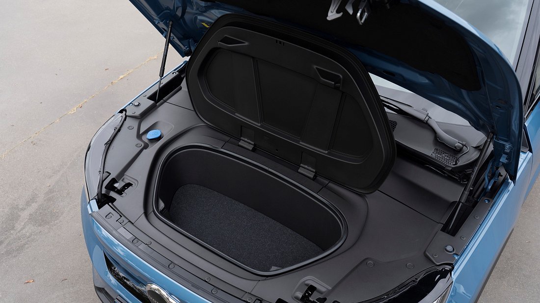 Volvo C40 Recharge (EC40) Twin Pure Electric (2021-2022) передний багажник (frunk), под капотом, место для хранения, груз, вместимость, дополнительное пространство