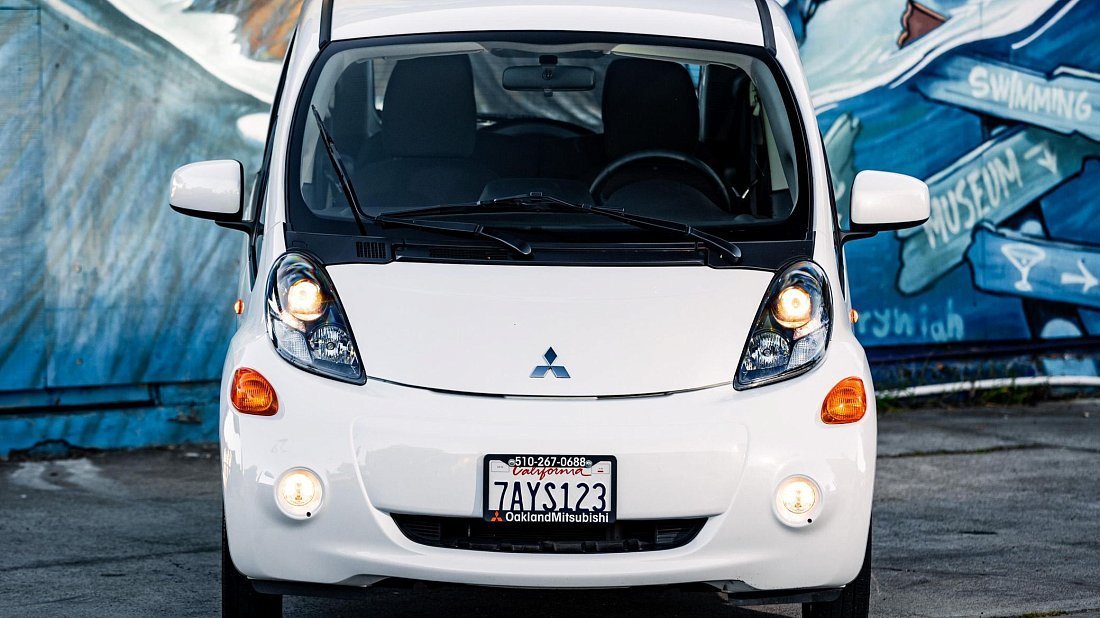 Mitsubishi i-MiEV Gen 1 (2010-2021) передняя часть, решетка радиатора, фары, бампер, экстерьер