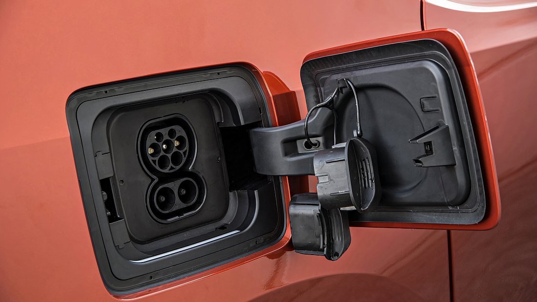 BMW i3 BEV 120 Ah (2018-2022) порт для зарядки (Европа), зарядка, разъем, штекер, коннектор