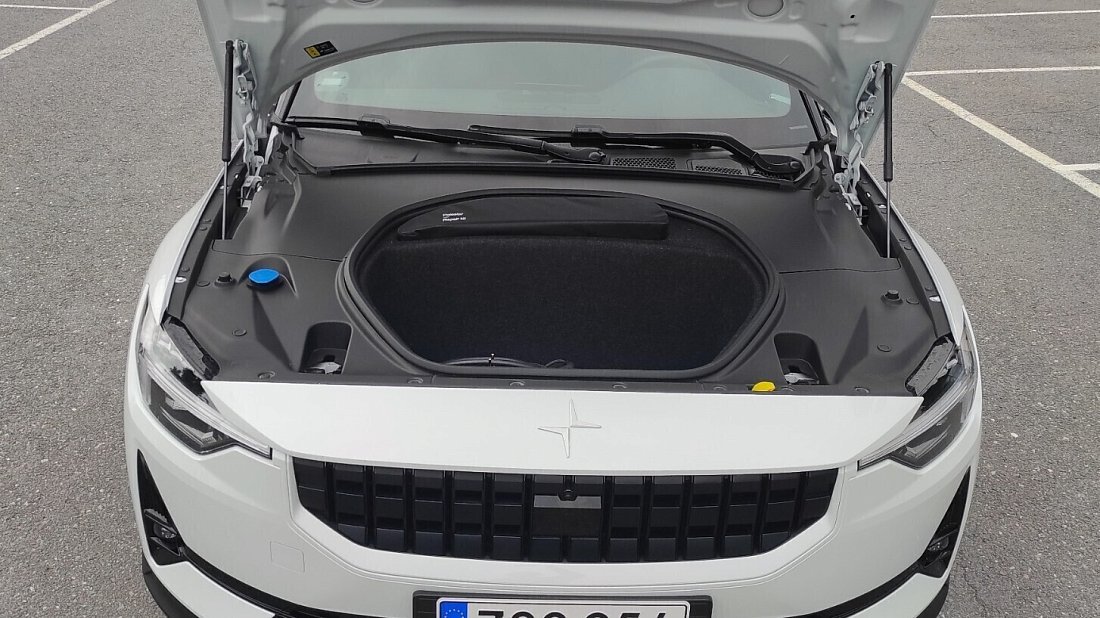 Polestar 2 Long Range Dual Motor (2023) передний багажник (frunk), под капотом, место для хранения, груз, вместимость, дополнительное пространство