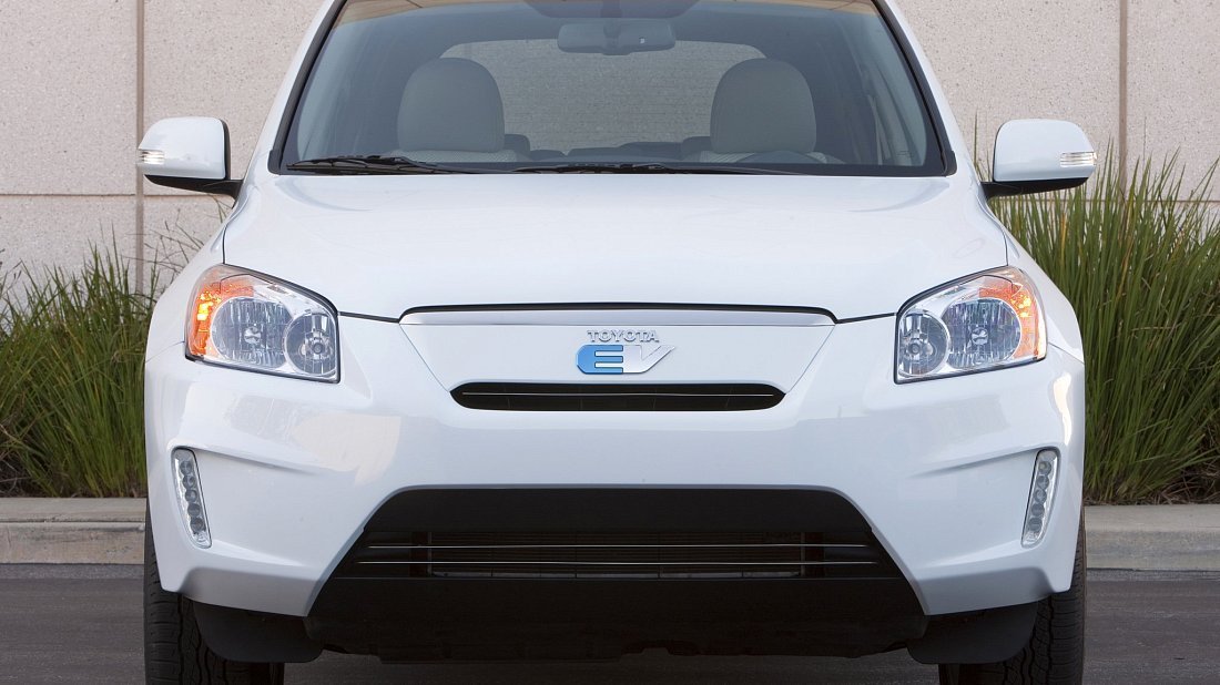 Toyota RAV4 EV Gen 2 (2012-2014) передняя часть, решетка радиатора, фары, бампер, экстерьер