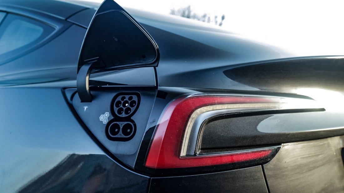 Фото Tesla Model 3 Performance (2024-2025) порт для зарядки (Европа)