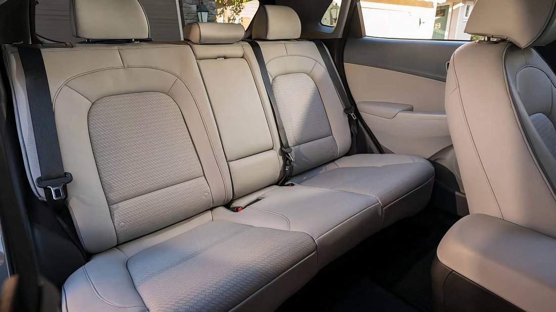 Фото Hyundai Kona Electric Standard Range (2019-2021) задние и пассажирские сиденья