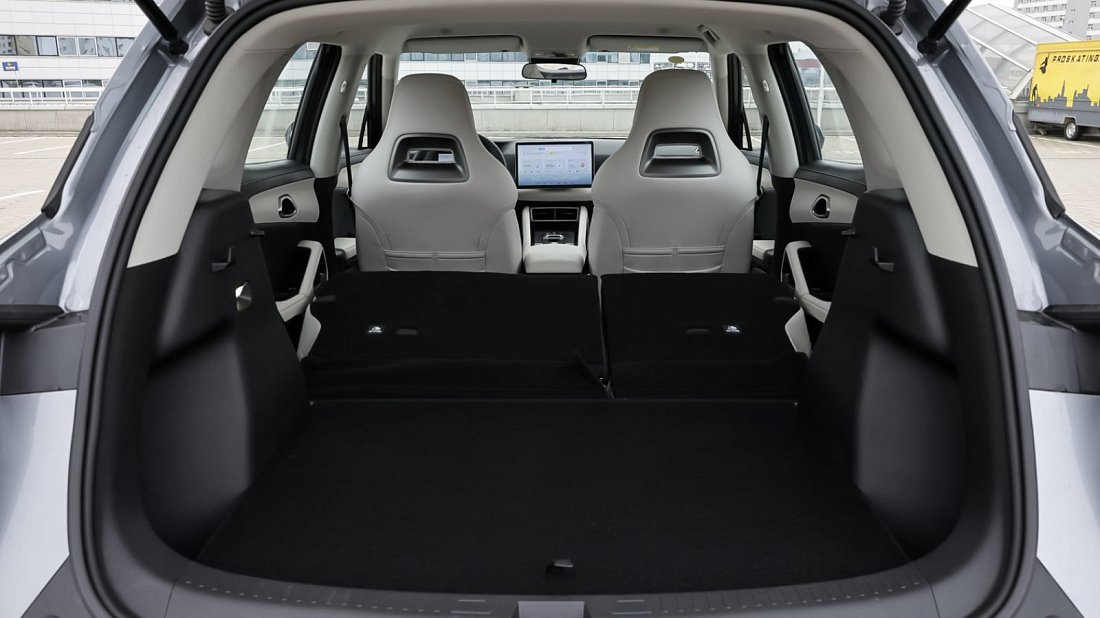 BYD Atto 2 Active FWD (2025-…) багажник, увеличенный объем, сиденья сложены, максимальный объем, максимальный груз, максимальная вместимость, максимальное пространство для хранения