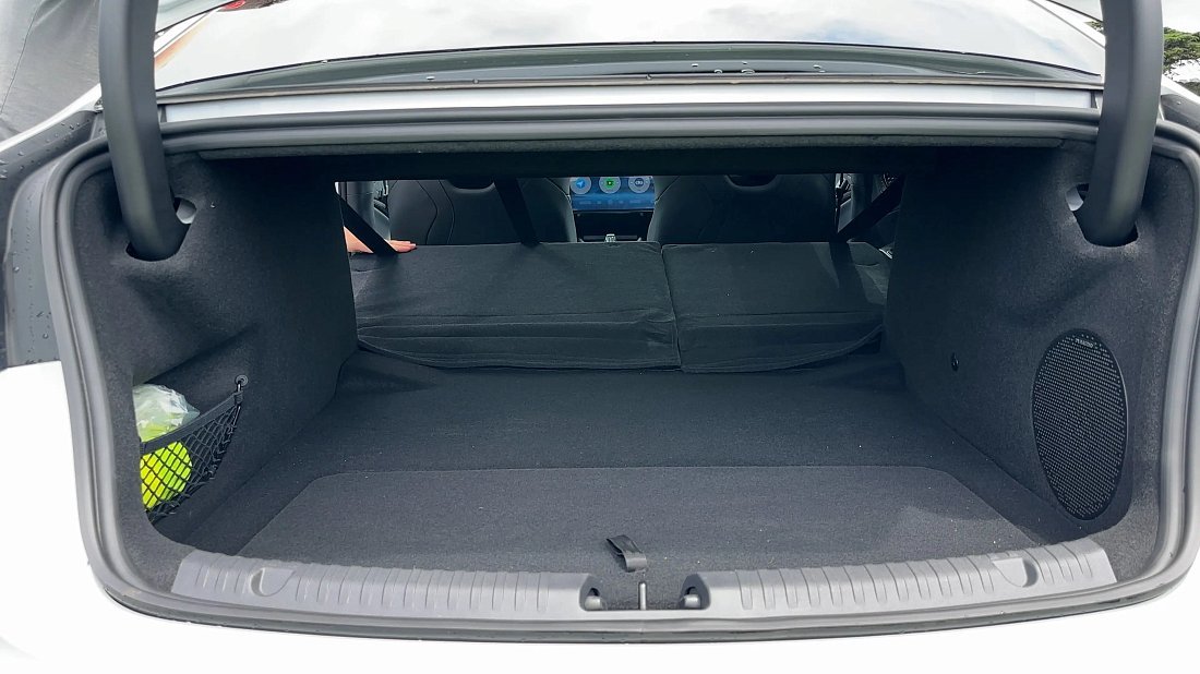 BYD Seal Comfort RWD (2025-…) багажник, увеличенный объем, сиденья сложены, максимальный объем, максимальный груз, максимальная вместимость, максимальное пространство для хранения