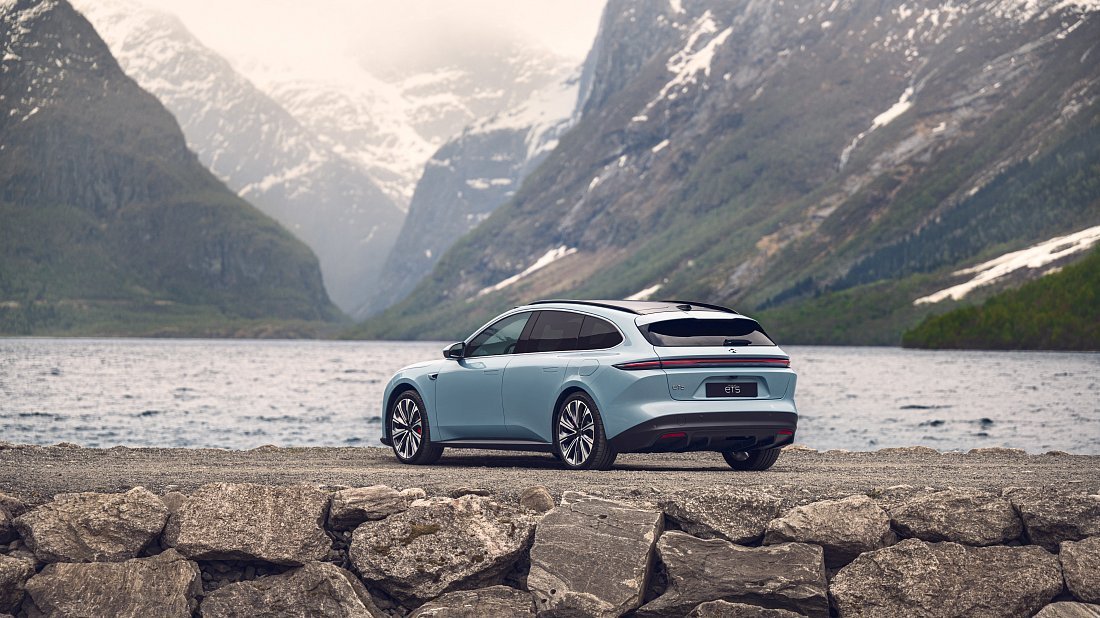 NIO ET5 Touring Standard Range (2023-…) задняя часть в три четверти, вид в три четверти, диагональ, экстерьер