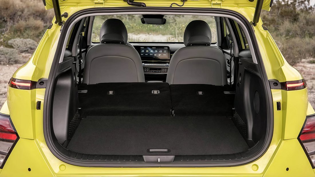 Hyundai Kona Electric Standard Range (2023-…) багажник, увеличенный объем, сиденья сложены, максимальный объем, максимальный груз, максимальная вместимость, максимальное пространство для хранения