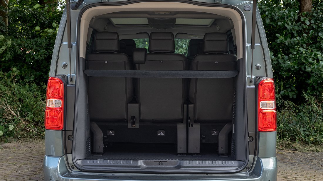 Peugeot e-Traveller L3 50 kWh (2024-...) багажник, сиденья подняты, грузовое пространство, объем багажника, вместимость багажника, место для хранения