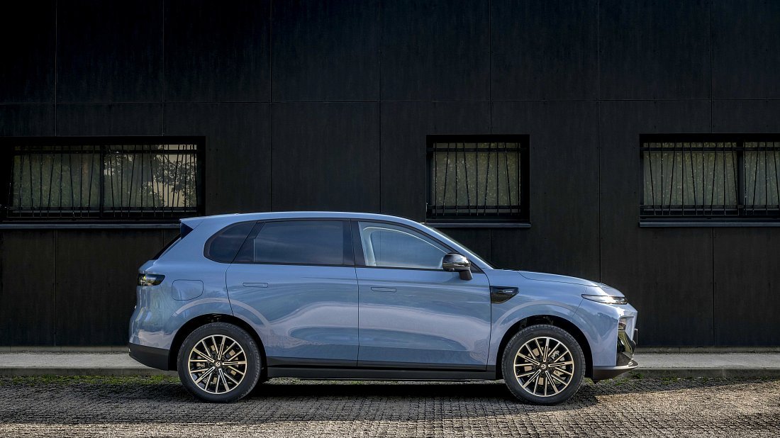 Фото Leapmotor B10 Pro (2025-..) вид сбоку