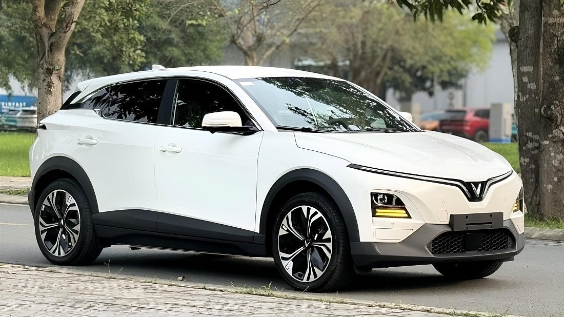 VinFast VF 6 Eco (2024-…) вид сбоку, силуэт, двери, колеса, экстерьер