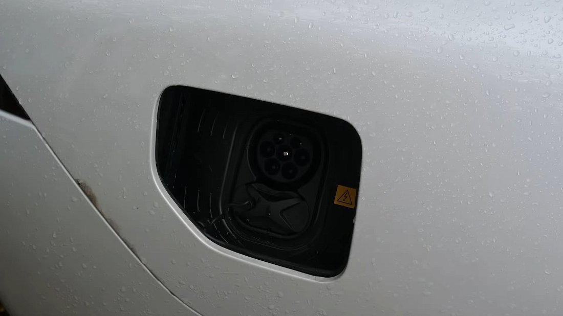 XPENG P7 AWD Performance (2023-…) порт для зарядки (Европа), зарядка, разъем, штекер, коннектор