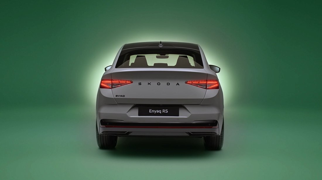 Фото Škoda Enyaq Coupe RS (2025-...) вид сзади, задние фонари