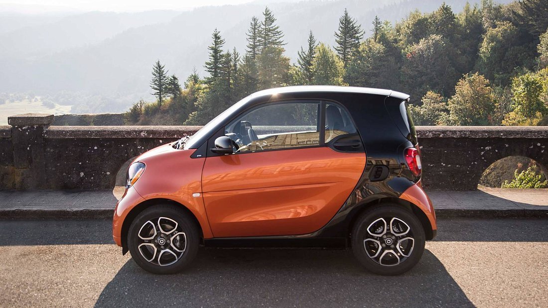 Smart EQ fortwo coupe (2017-2019) вид сбоку, силуэт, двери, колеса, экстерьер