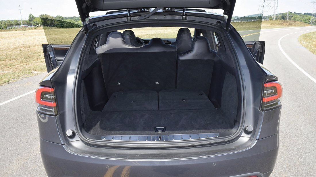 Tesla Model X P90D (2016) багажник, увеличенный объем, сиденья сложены, максимальный объем, максимальный груз, максимальная вместимость, максимальное пространство для хранения
