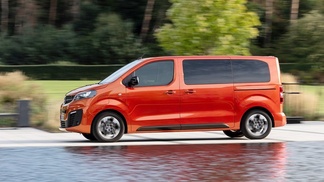 Opel Zafira Electric Life M 50 kWh (2020-2024) вид сбоку, силуэт, двери, колеса, экстерьер