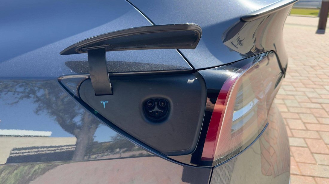 Tesla Model Y Performance (2020-2025) порт для зарядки (США), зарядка, разъем, штекер, коннектор