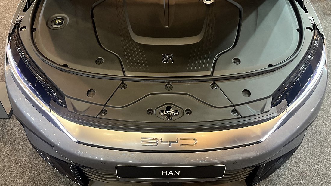 BYD Han AWD (2023-…) передний багажник (frunk), под капотом, место для хранения, груз, вместимость, дополнительное пространство