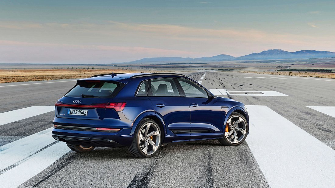 Audi e-tron S (2020-2022) задняя часть в три четверти, вид в три четверти, диагональ, экстерьер