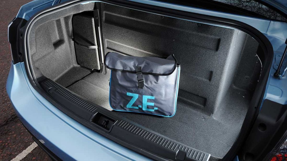 Renault Fluence Z.E. (2011-2014) багажник, сиденья подняты, грузовое пространство, объем багажника, вместимость багажника, место для хранения