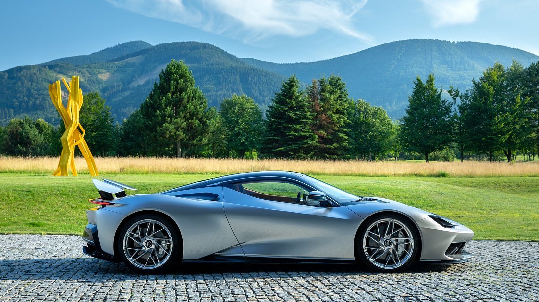 Pininfarina Battista (2022-...) вид сбоку, силуэт, двери, колеса, экстерьер