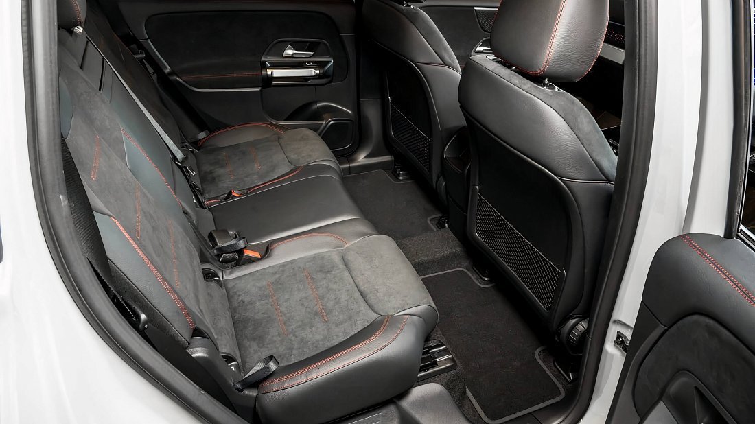 Mercedes EQB 350 4MATIC (2023-…) задние сиденья, пассажирские сиденья, пространство для ног, пространство над головой, интерьер